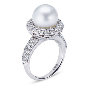 18K White Gold Ring With Diamonds And Center Pearl