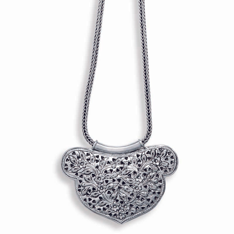 STERLING SILVER DETAILED PENDANT NECKLACE
