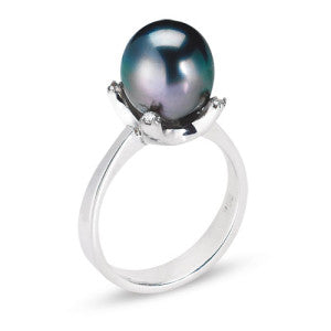 18K White Gold Ring With Diamond And Center Black Pearl