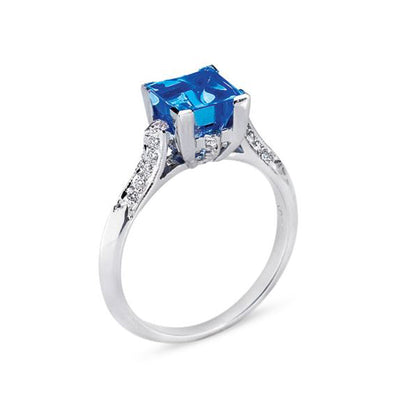 18K WHITE GOLD RING WITH DIAMONDS AND BLUE TOPAZ